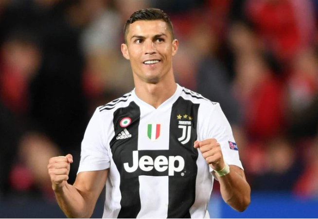 曼联欲截胡阿森纳抢小妖中锋！卡塞米罗接两年合同报价，或回巴西踢球