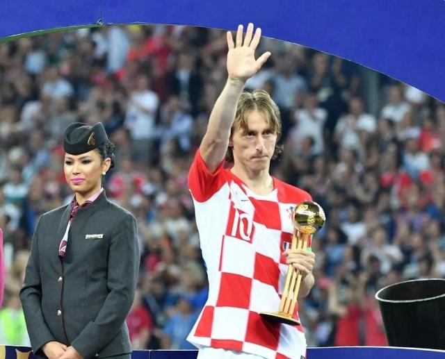 湖人91-107不敌马刺，东契奇38+10+10，詹姆斯缺阵，文班亚马16+14+4帽