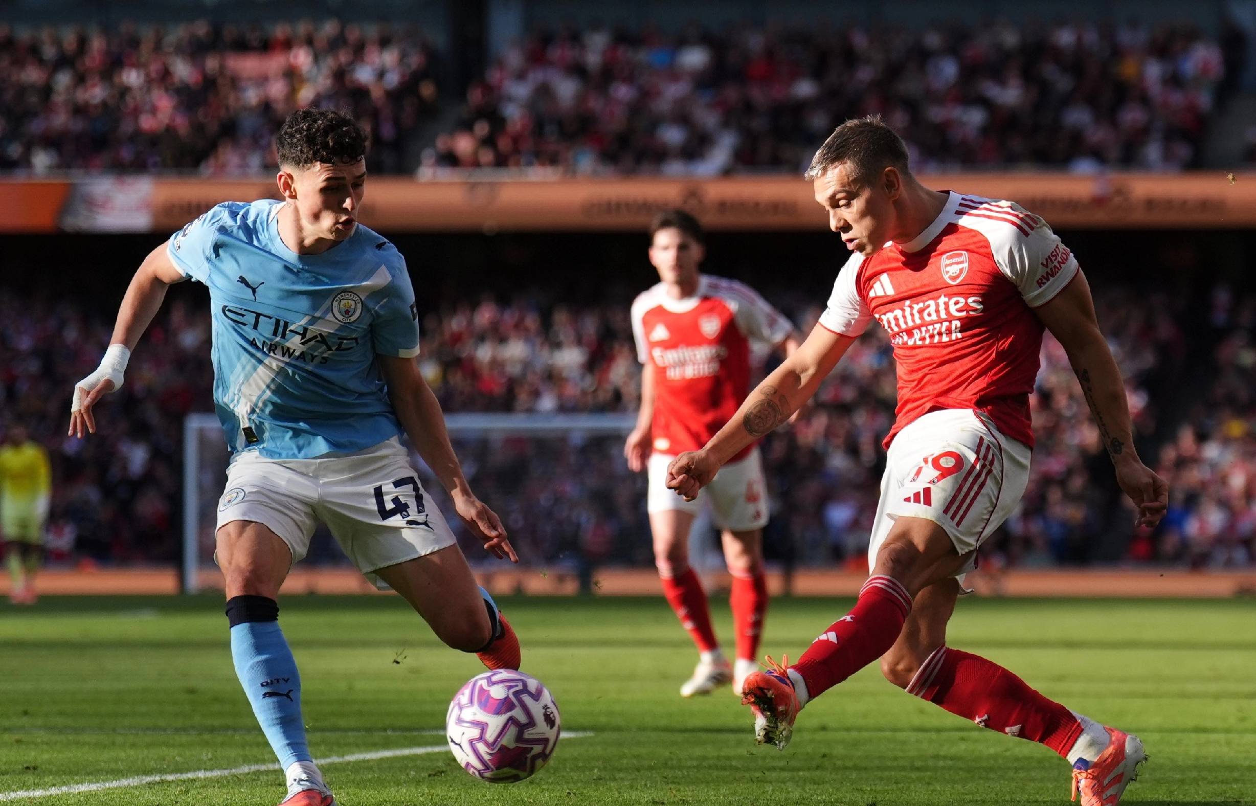 湖人112：124国王，东契奇满分表现独砍42分，詹姆斯末节致命失误