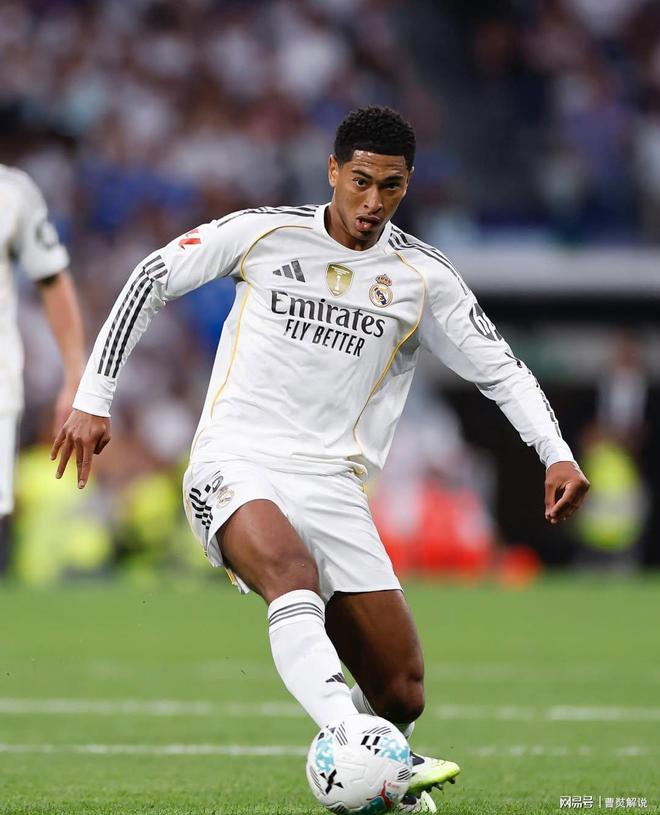 暴怒!周琦篮下进攻被焦海龙盖帽打中头部,气得摘下护目镜怒怼对方